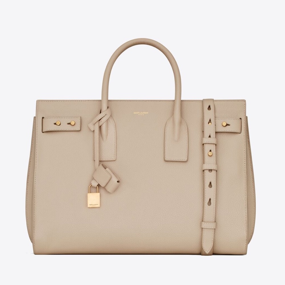 Excellent condition MEDIUM SIZE SAC DE JOUR BAG IN SUPPLE LEATHER.